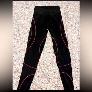 Booty Queen Apparel Leggings

Size medium